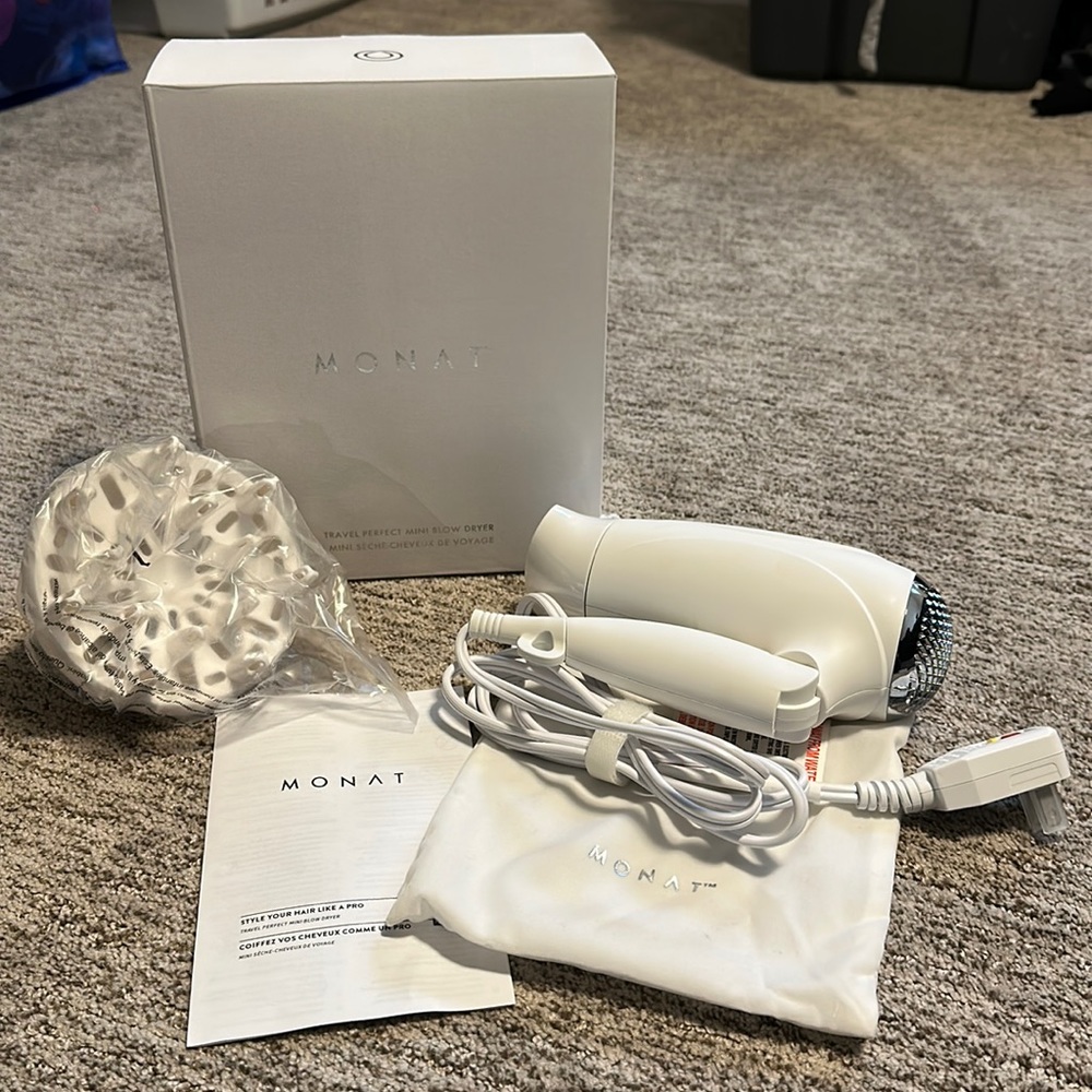 MONAT travel perfect mini blow dryer